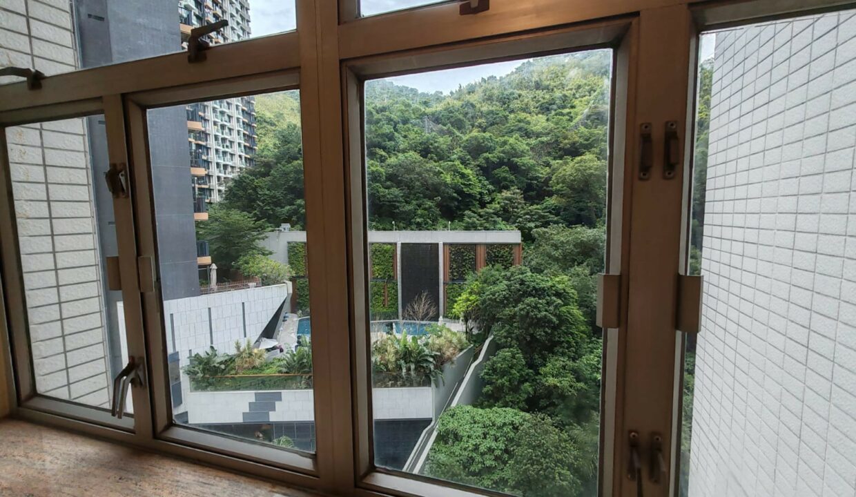 0BB8FEE7-17B3-424A-95F0-E5B3A9E5F909