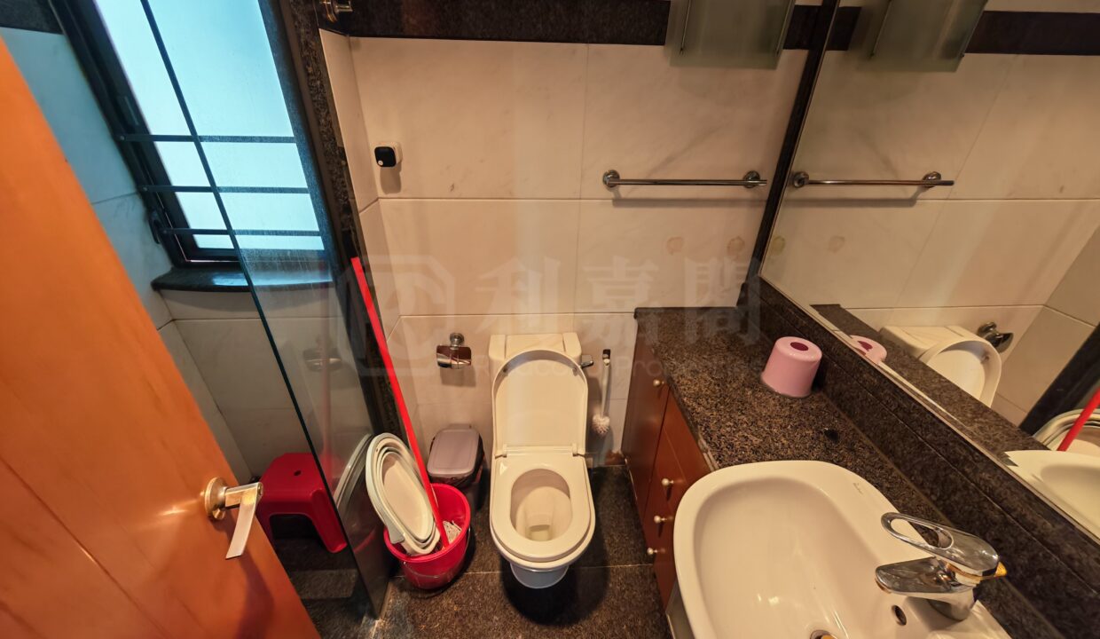 9d839698-4f60-472c-ab3c-8b422b291c9a-1.jpeg