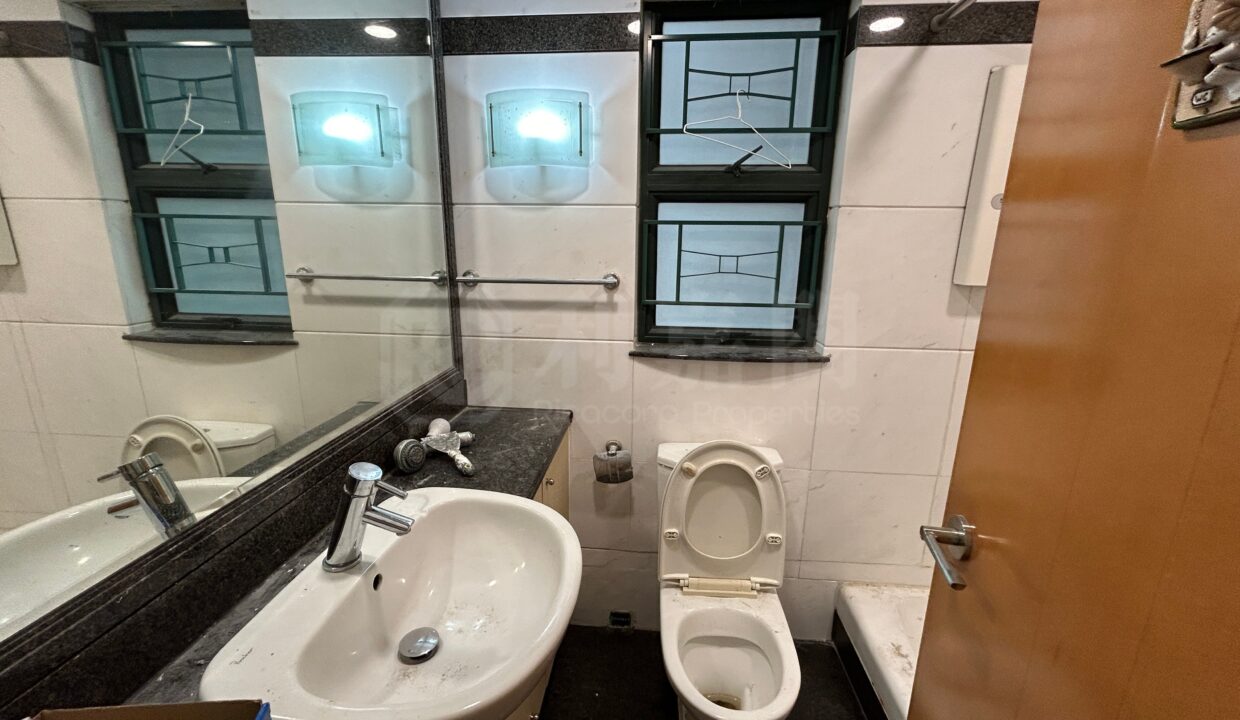 b4396805-7a72-4015-bd09-776bf77e9d68.jpeg