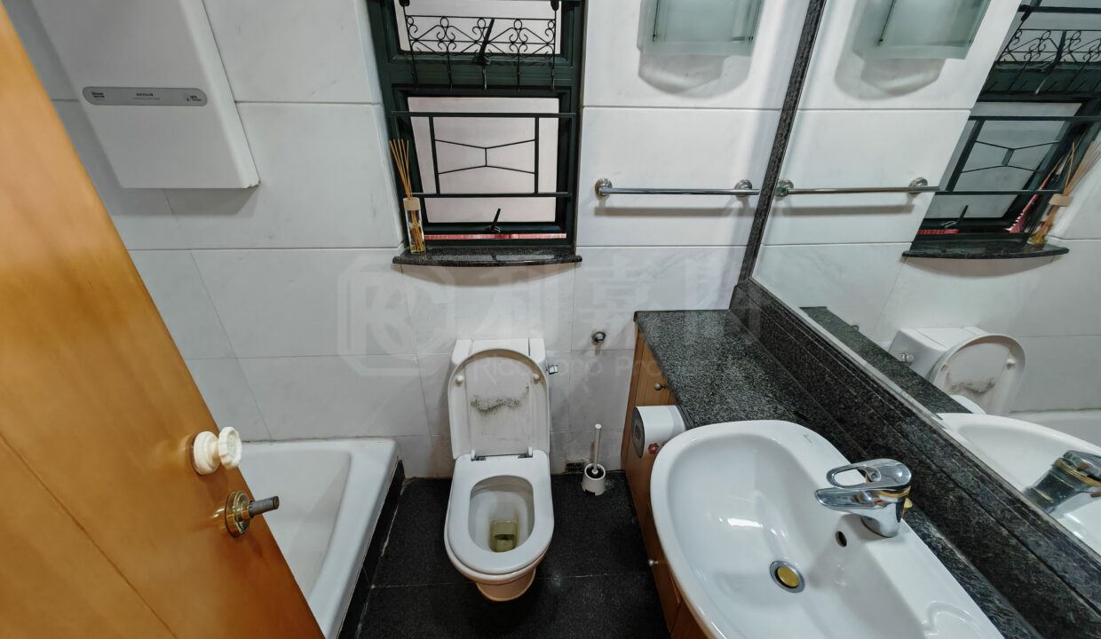 bb712a8d-7748-43da-9d5d-dc1a205bcb5e-2.jpeg