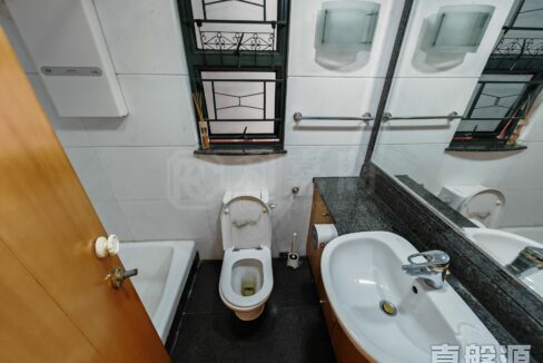 bb712a8d-7748-43da-9d5d-dc1a205bcb5e-2.jpeg