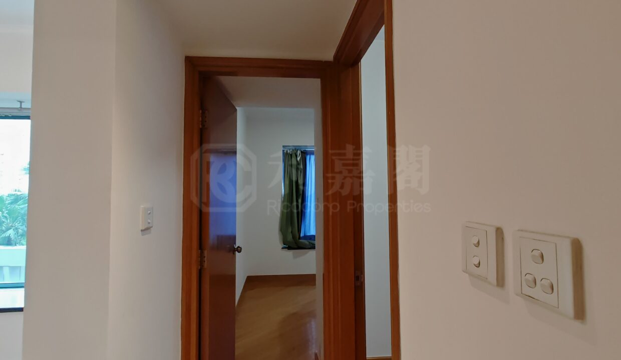 c19afb60-2edf-485e-ba64-a4541d4f265f-1.jpeg