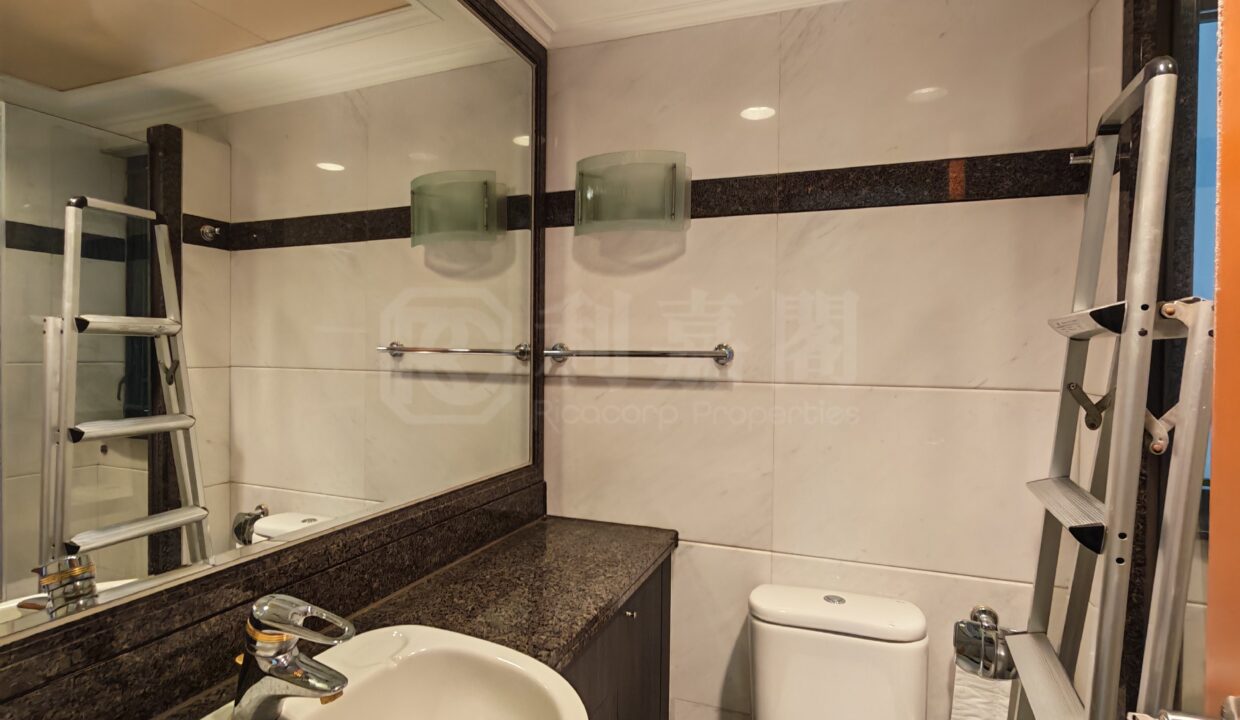 f1f82695-abf5-4feb-bc81-01a890cd06ff.jpeg