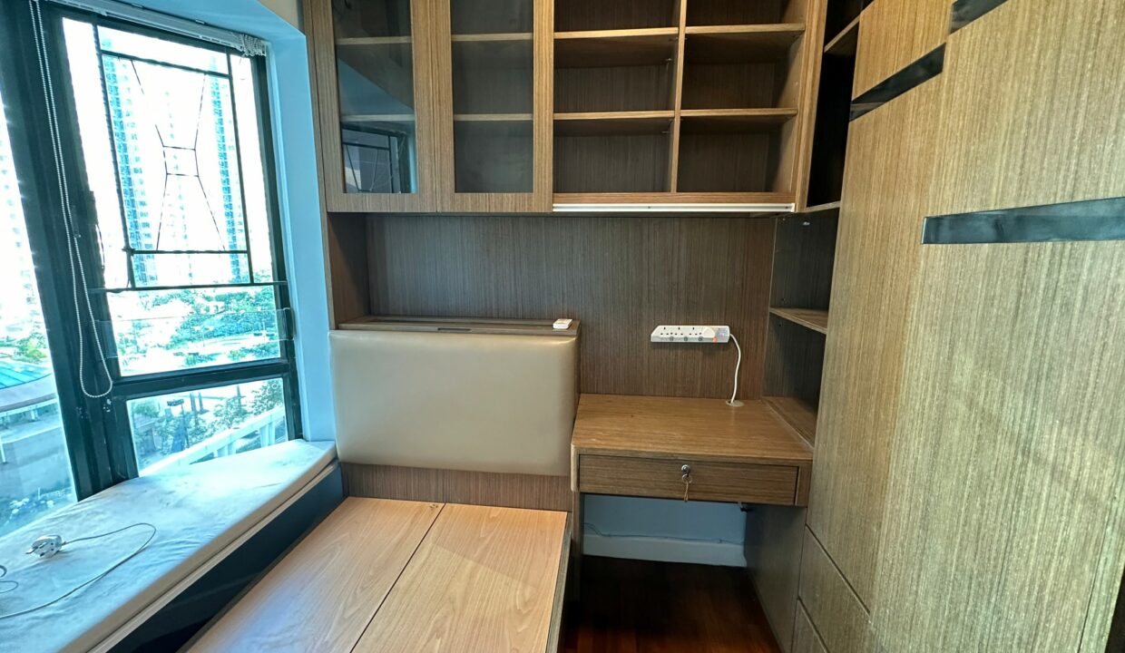 8BFE421B-8143-4DCF-8BD2-9BA97E23B8CF