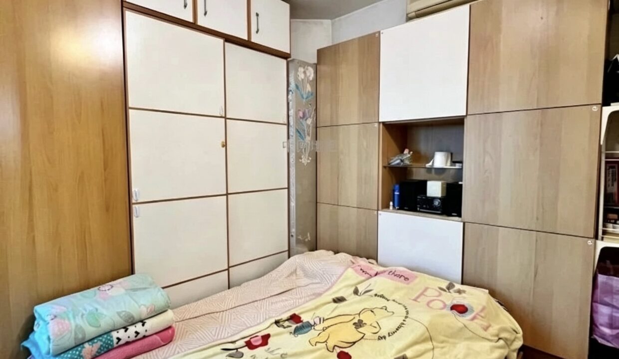 8FF0D978-CECD-438D-B16D-740FE876A30B