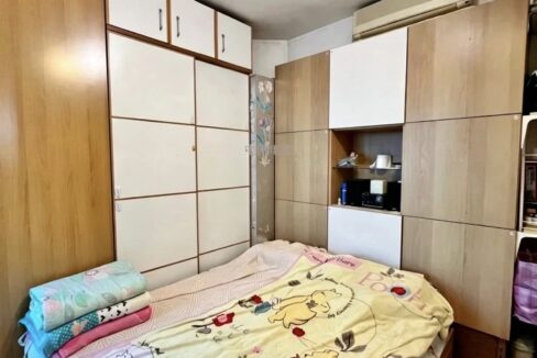 8FF0D978-CECD-438D-B16D-740FE876A30B