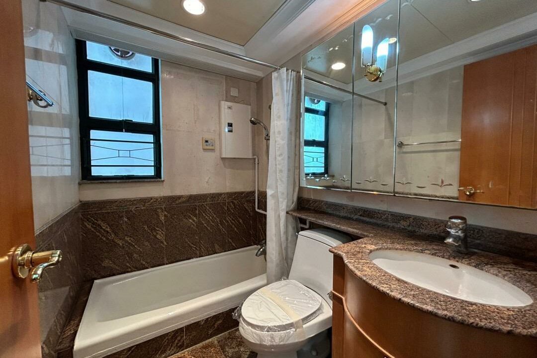 WhatsApp Image 2025-08-24 at 09.42.00 (1)