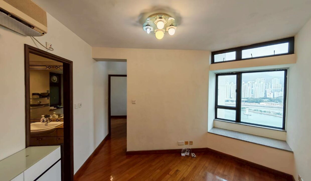 WhatsApp Image 2026-04-15 at 18.25.01