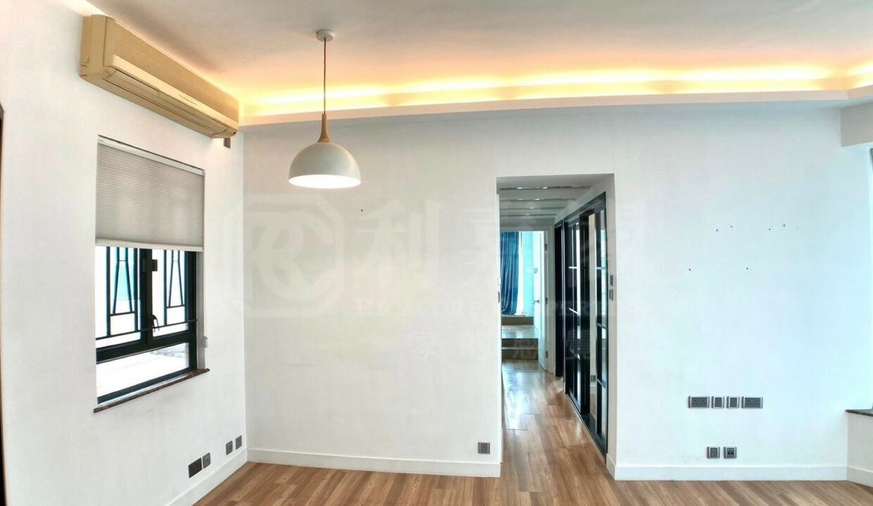 WhatsApp Image 2026-04-21 at 17.19.54 (1)