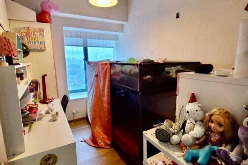 e2ea569b-0eff-487b-9f41-80b60ff32376